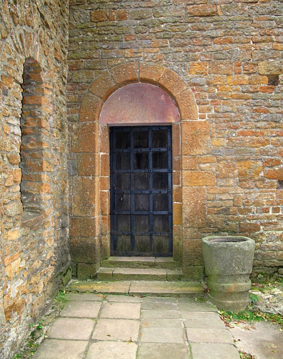 Inowłódz - romański kościół św. Idziego - jedyny portal