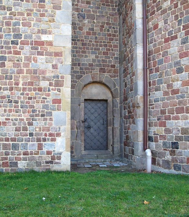 archikolegiata w Tumie - zachodnie wejście do kościoła