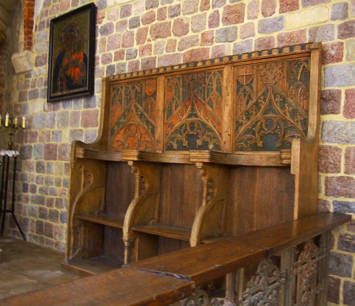 Archikolegiata w Tumie - gotyckie stalle w prezbiterium