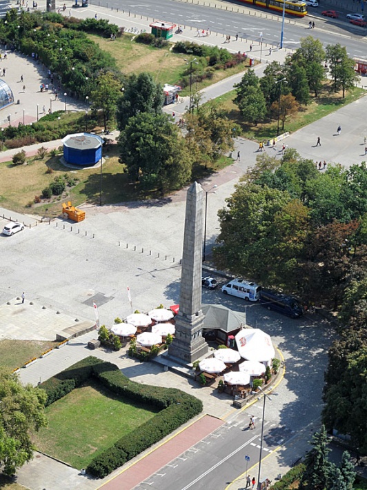 obelisk, tzw. &quot;patyk&quot;  przy południowo-wschodnim narożniku PKiN