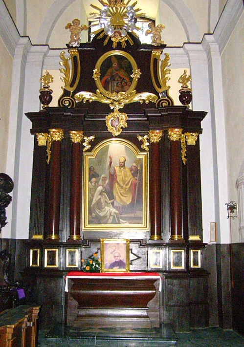 kościół Świętej Trójcy w Koniecpolu - ołtarz w kaplicy