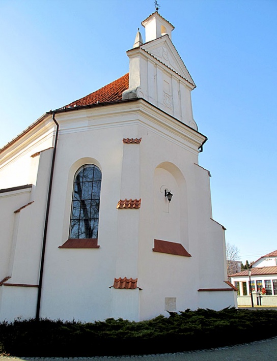 Błonie, kościół Świętej Trójcy - prezbiterium , elewacja południowo-wschodnia