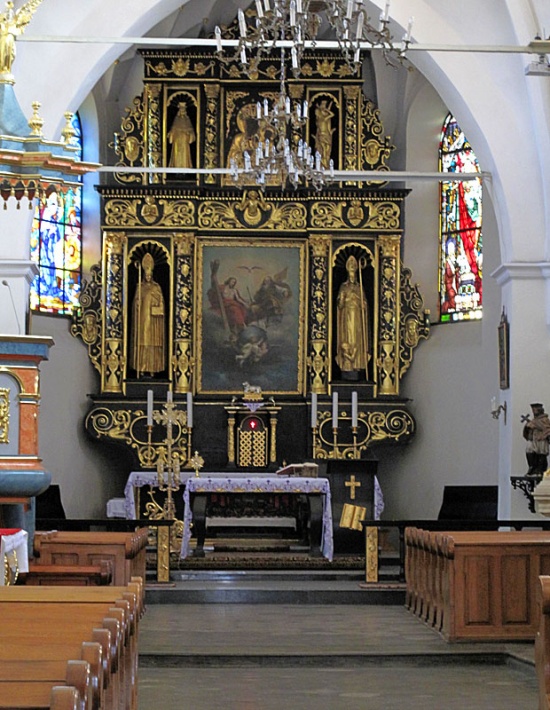 Błonie, kościół Świętej Trójcy - późnorenesansowy, czarny ołtarz główny