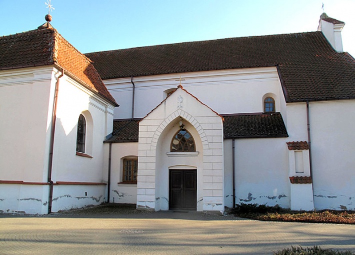 Błonie, kościół Świętej Trójcy - elewacja północna
