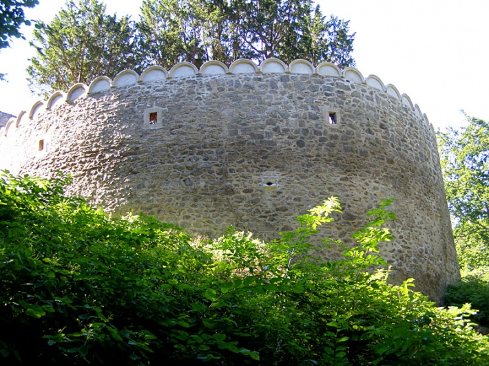 ruiny zamku Chojnik - wielka basteja