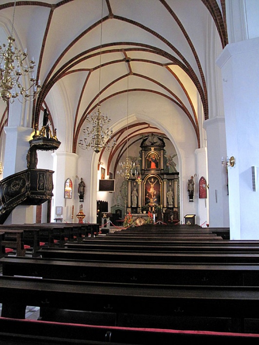 Sanktuarium św. Jakuba w Lęborku - wnętrze świątyni