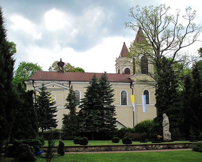 kościół Niepokalanego Poczęcia NMP w Józefowie Biłgorajskim - elewacja północna