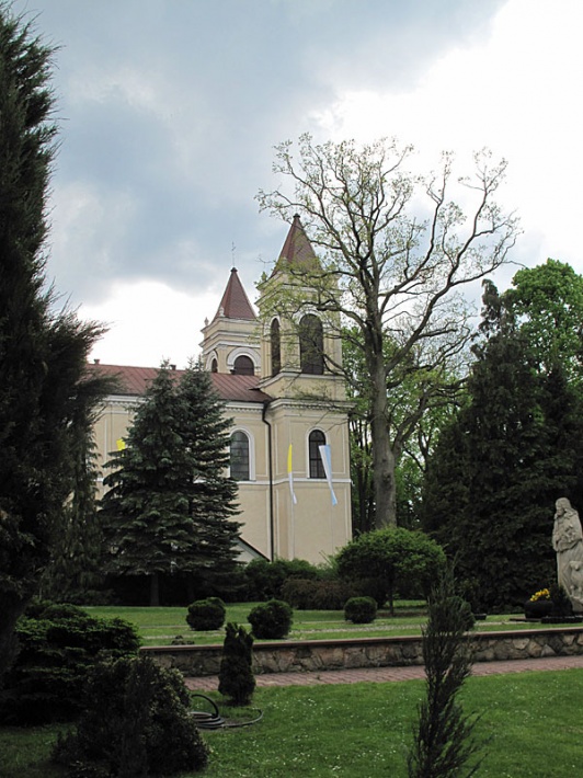 kościół Niepokalanego Poczęcia NMP w Józefowie Biłgorajskim- widok wież od strony północnej