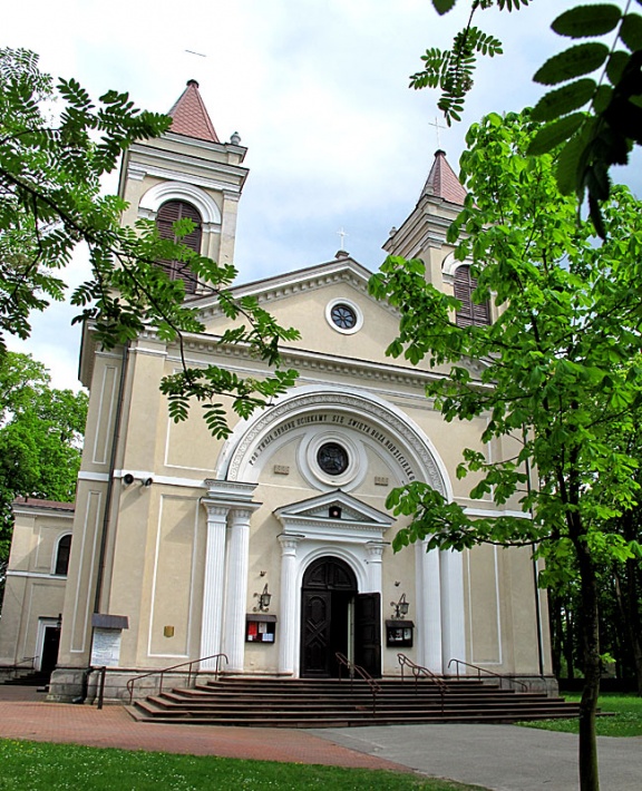 kościół Niepokalanego Poczęcia NMP w Józefowie Biłgorajskim - elewacja zachodnia