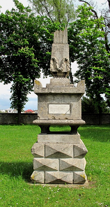 nagrobek Tomasza Ćwirzewicza z 1805 roku na cmentarzu kościelnym w Józefowie Bołgorajskim
