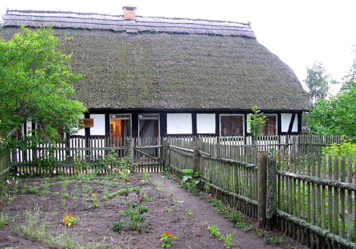 Muzeum Wsi Słowińskiej w Klukach - ogródek przydomowy