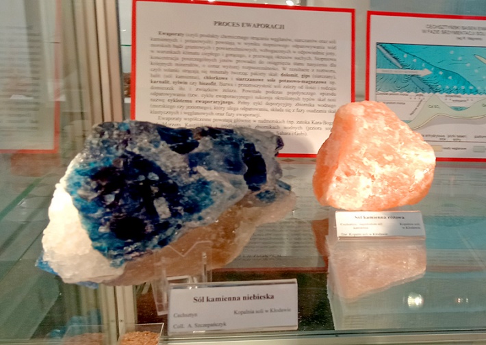 Muzeum PIG - sól kamienna niebieska i różowa