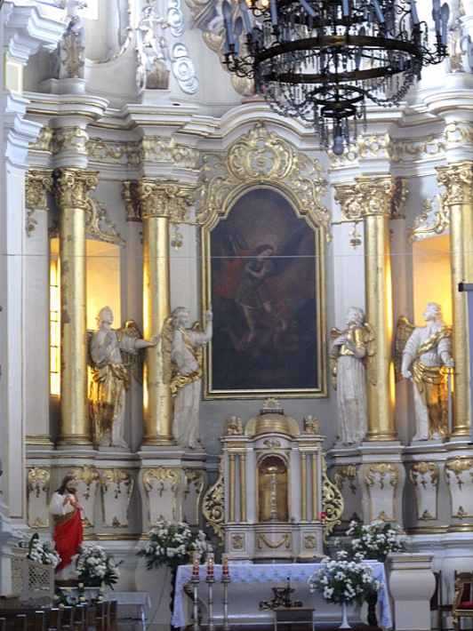 Sanktuarium Matki Bożej Łaskiej - ołtarz główny św. Michała Archanioła