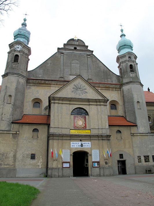 Sanktuarium Matki Bożej Łaskiej - fasada zachodnia