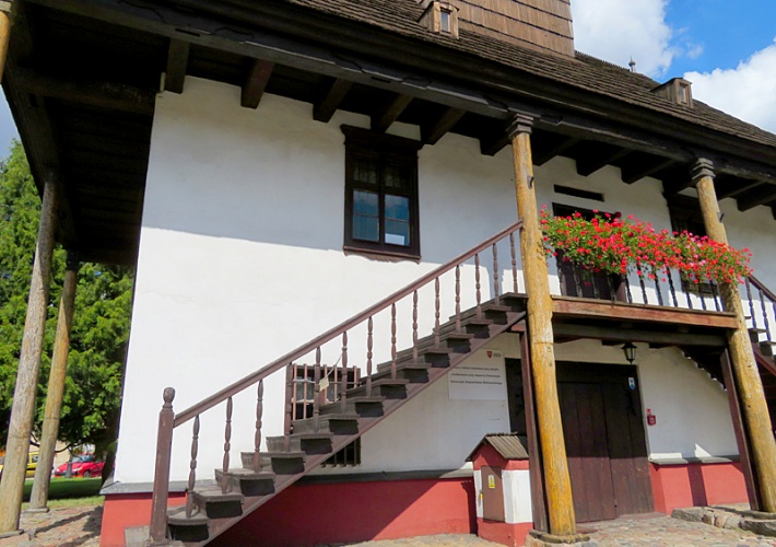 Ratusz w Sulmierzycach - schody do głównych pomieszczeń