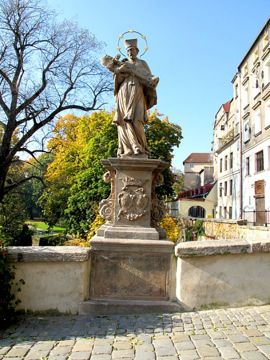 Kamienny, gotycki most św. Jana w Kłodzku - figura św. Jana Nepomucena