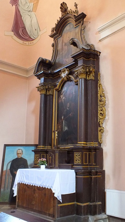 Sanktuarium MB Mirowskiej w Pińczowie - ołtarz w kaplicy św. Jana Nepomucena
