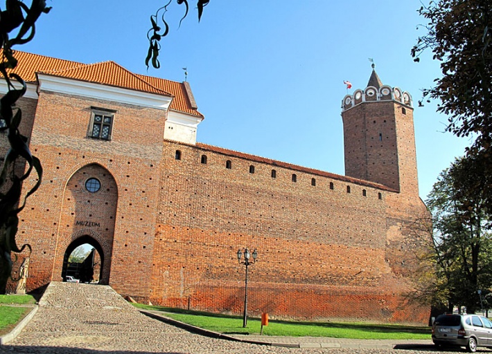 zamek królewski w Łęczycy - elewacja zachodnia