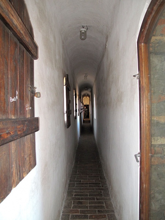 zamek królewski w Łęczycy - wnętrze ganku strażniczego na zwieńczeniu muru kurtynowego