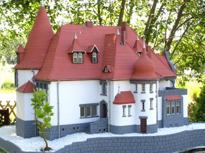 Miniatura Domu Gerharta Hauptmanna w Jagniątkowie z Parku Miniatur w Kowarach.