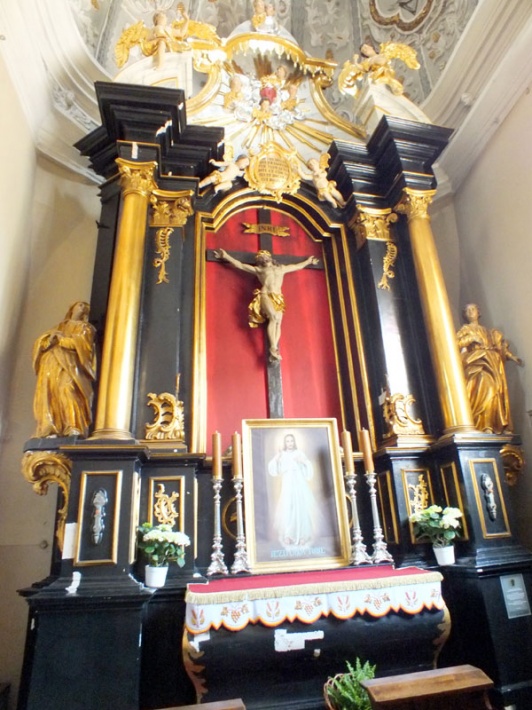 Piotrków Trybunalski - fara św. Jakuba, ołtarz Świętego krzyża w kaplicy południowej