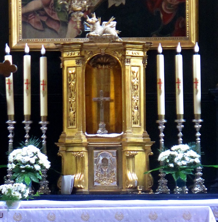 kościół św. Jakuba w Piotrkowie Trybunalskim - tabernakulum na ołtarzu głównym