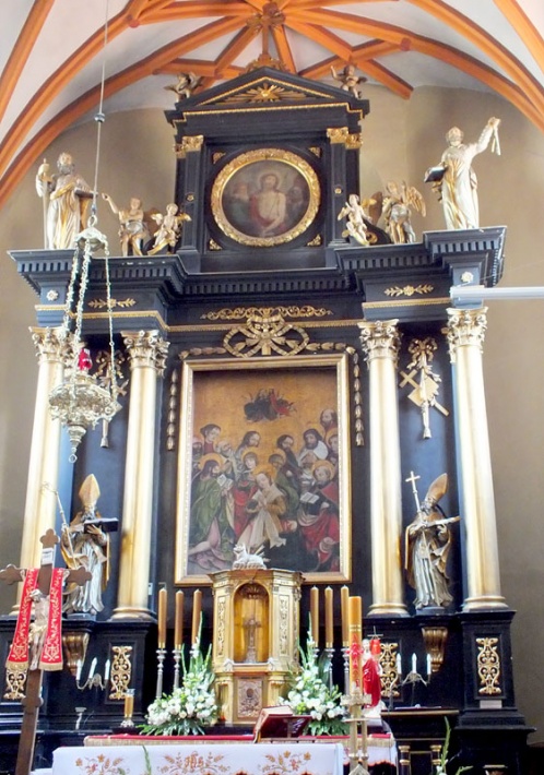 Piotrków Trybunalski - fara św. Jakuba, ołtarz główny Zaśnięcia NMP i św. Jakuba