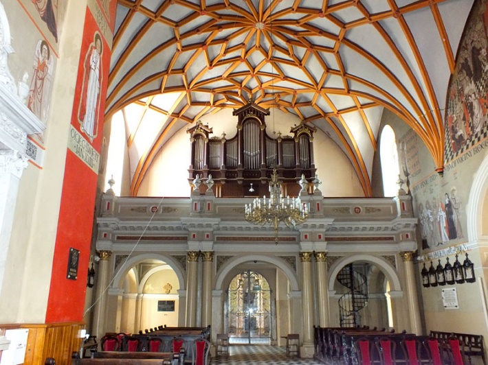 Piotrków Trybunalski - fara św. Jakuba, empora muzyczna z organami