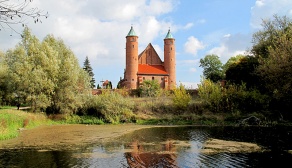 Brochów - renesansowy kościół obronny