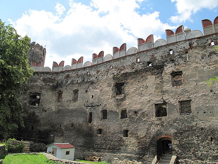 zamek Bolków - budynek mieszkalno-gospodarczy od strony dziedzińca Ogrodowego