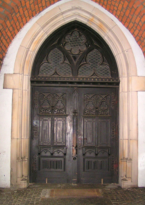 Namysłów, kościół św. Apostołów Piotra i Pawła - portal główny
