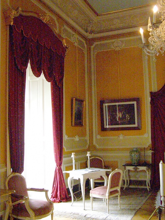 zamek w Pszczynie - I piętro, sypialnia żółta