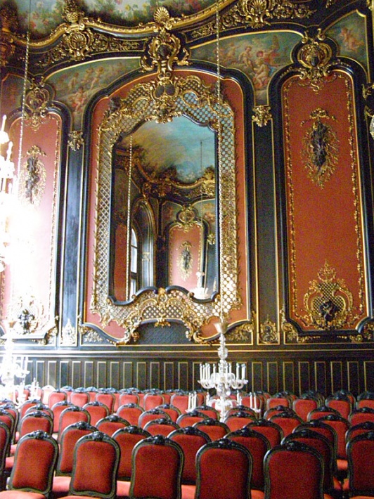 zamek w Pszczynie - I piętro, rokokowa sala lustrzana z wielkimi lustrami