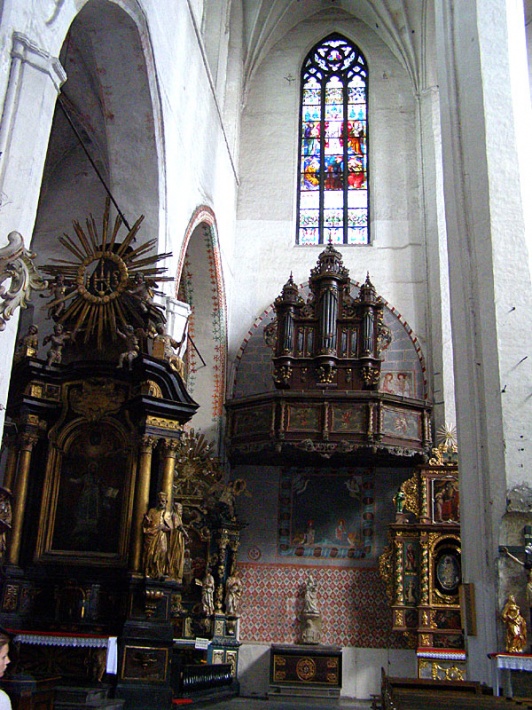 Katedra świętych Janów w Toruniu - nawa północna, widoczna pierwotna wysokość XIV-wiecznej świątyni