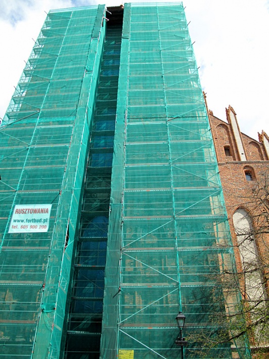 Katedra świętych Janów w Toruniu - wieża kościelna podczas remontu
