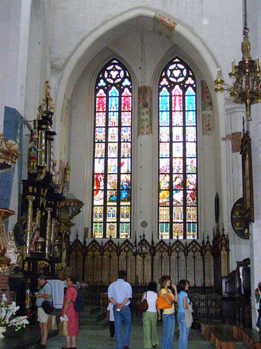 Katedra świętych Janów w Toruniu - kaplica Najświętszego Serca Pana Jezusa z neogotycką boazerią