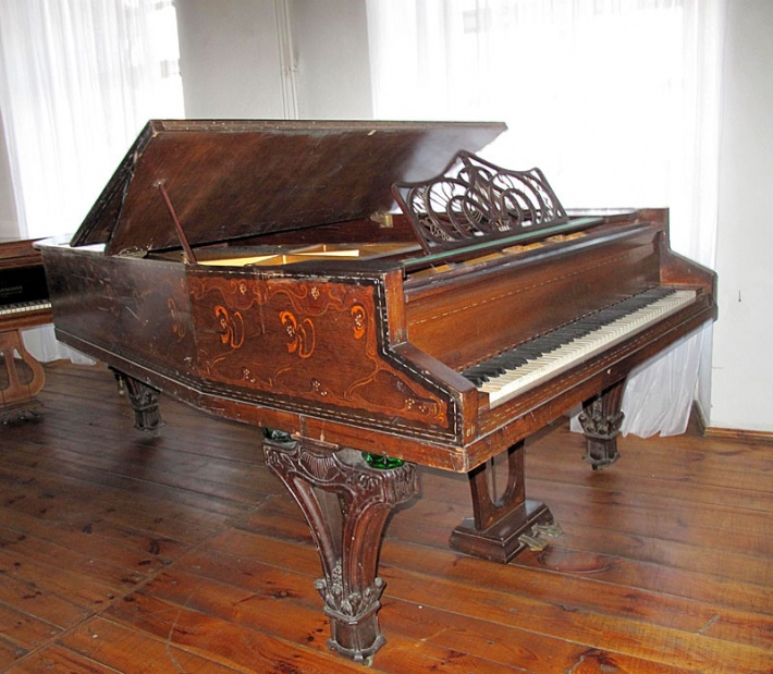 Muzeum Historii Przemysłu - fortepian