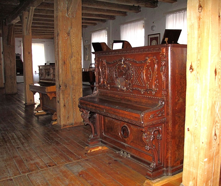 Muzeum Historii Przemysłu - pianino z kaliskiej fabryki