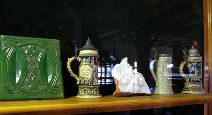 Muzeum Historii Przemysłu - wyroby ceramiczne - kafle i kufle
