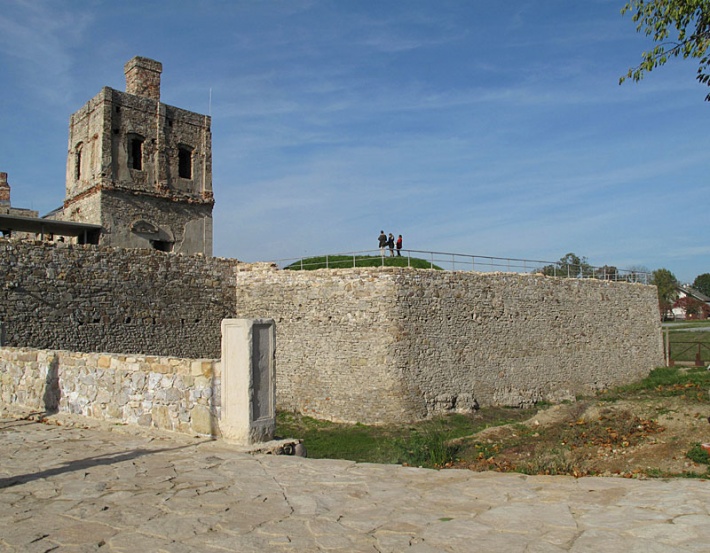 ruiny zamku Krzyżtopór w Ujeździe - bastion Smok i wschodnia baszta