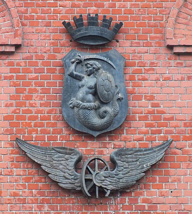 Syrenka na budynku Muzeum Powstania Warszawskiego