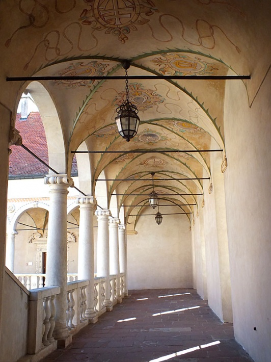 Zamek w Baranowie Sandomierskim - dziedziniec arkadowy, południowe krużganki piętra