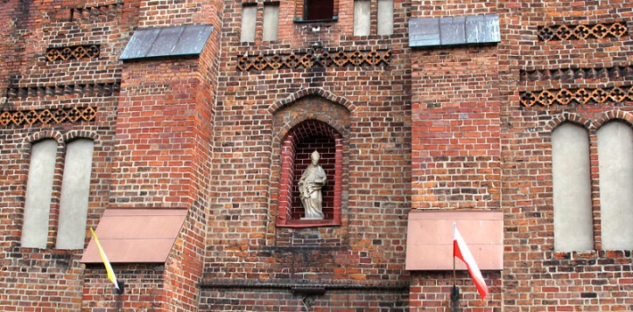 Skwierzyna - kościół św. Mikołaja, część fasady