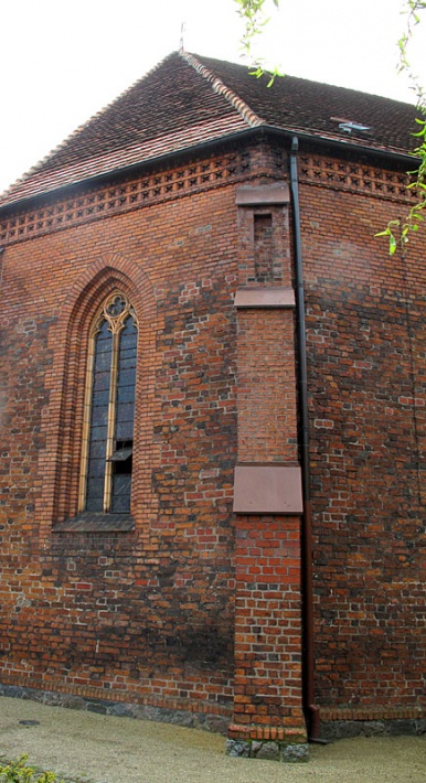 Skwierzyna - kościół św. Mikołaja, elewacja północno-wschodnia prezbiterium