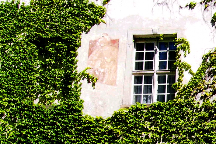 Zamek w Rydzynie - dziedziniec, pozostałości malowideł ściennych
