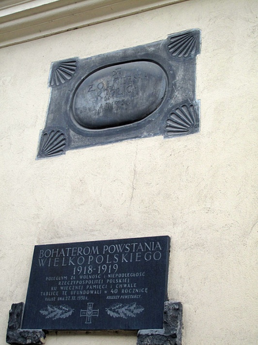 kościół poreformacki w Kaliszu - tablice na Kaplicy Żołnierskiej