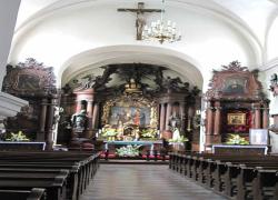 kościół poreformacki w Kaliszu - ołtarz boczny i ambona