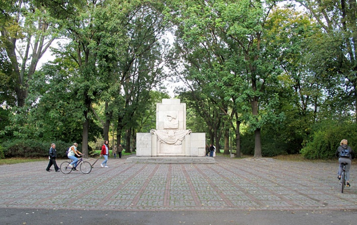 Park Skaryszewski w Warszawie- pomnik wdzięczności Żołnierzom Armii Radzieckiej