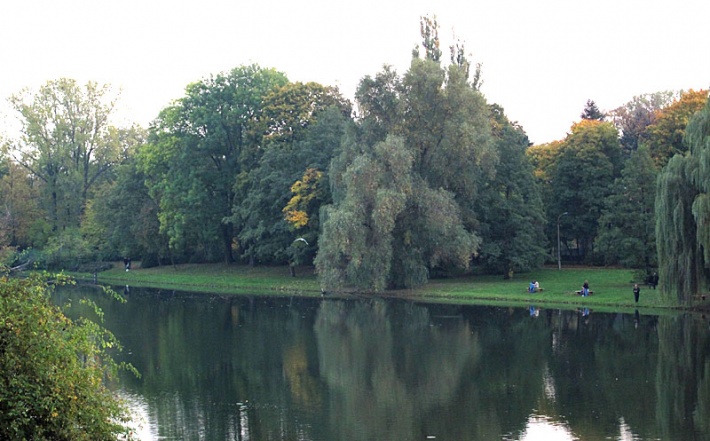 Park Skaryszewski w Warszawie od strony jeziorka Kamionkowskiego