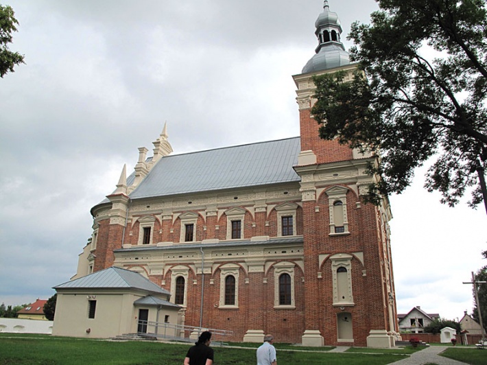 Gołąb - kościół parafialny, elewacja północna